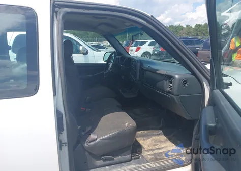 2000 Chevrolet Silverado 1500 from USA, damaged, VIN 1GCEC19V4YE218913